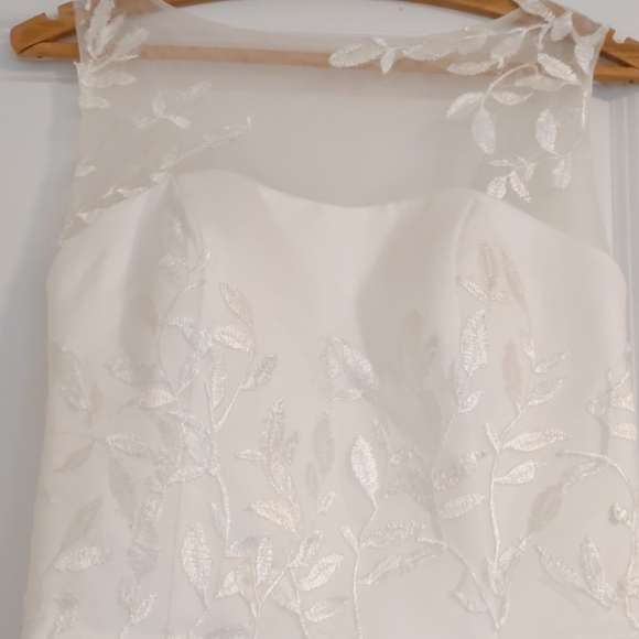 Wedding dress - Picture 2 of 9